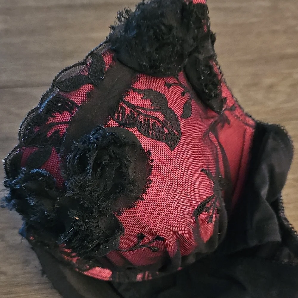 Cacique Pink and Black Face Mask - Picture 5 of 5